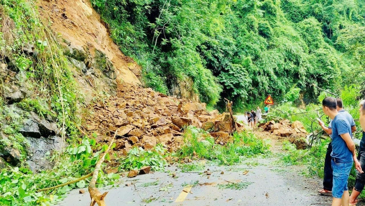 nhieu tuyen giao thong tai cao bang va bac kan te liet cuc bo hinh anh 2