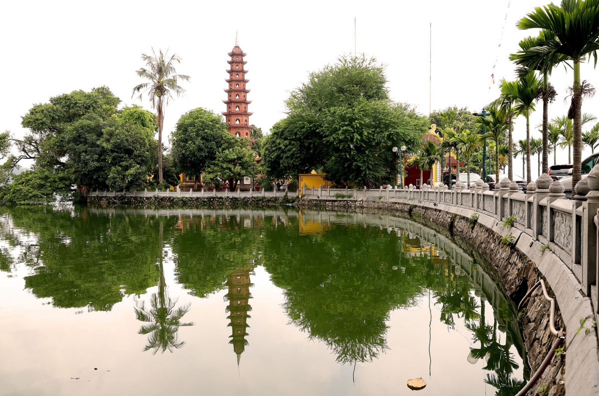 Singaporean PM posts images of Vietnam trip on Facebook