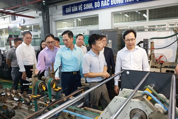 samsung vietnam supports 12 businesses to develop smart factories picture 1