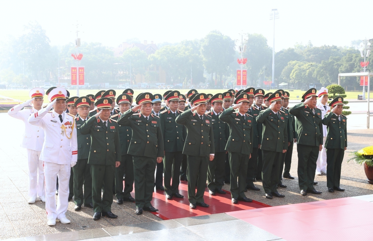 party and state leaders pay tribute to late president ho chi minh picture 4