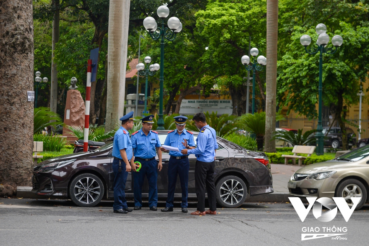 Thanh tra giao thông không được dừng phương tiện?