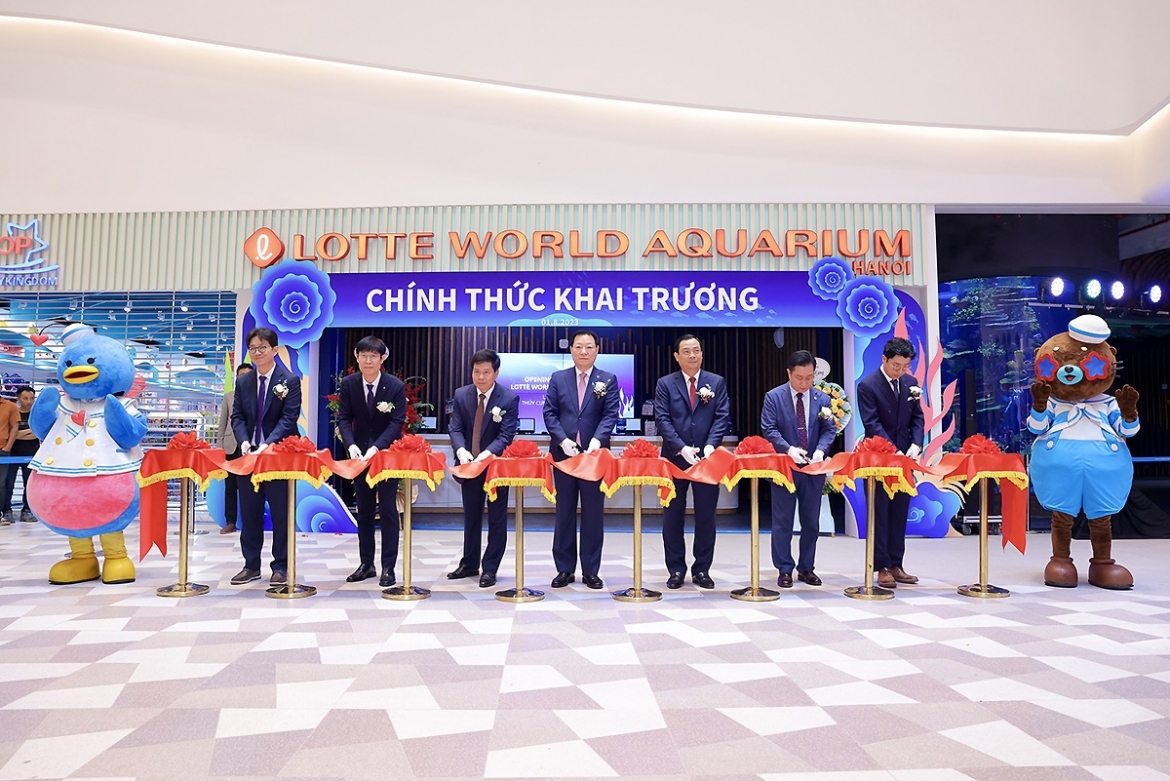 khai truong thuy cung trong nha lon nhat thu do hinh anh 1