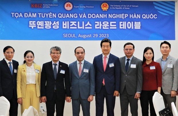 tuyen quang creates maximum support for rok investors official picture 1