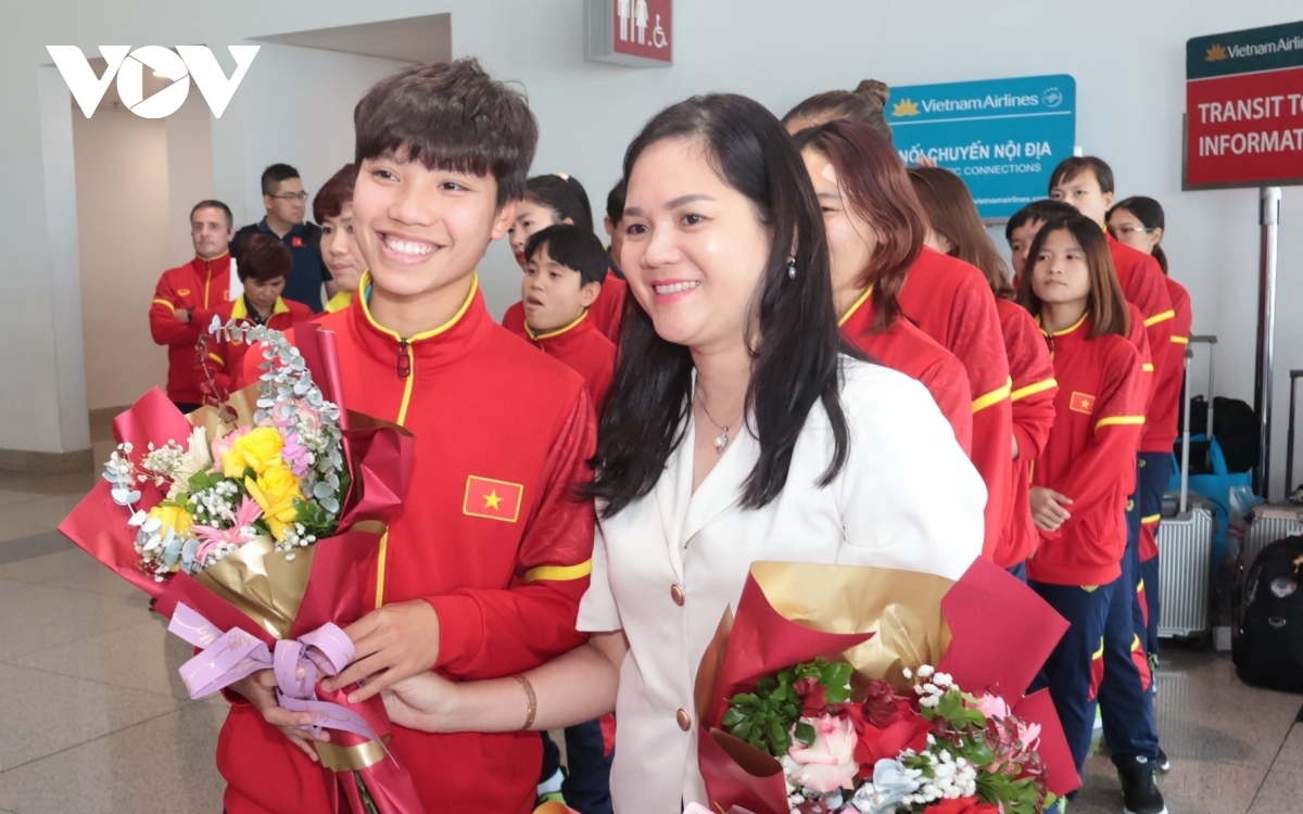 footballers receive warm welcome after concluding women s world cup campaign picture 2