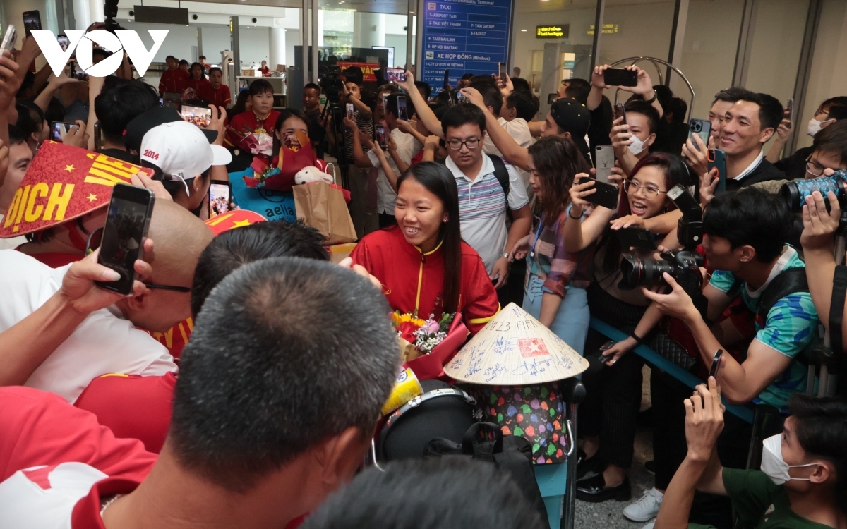 Captain Huynh Nhu and her teammates are greeted upon arrival at Tan Son Nhat International Airport in Ho Chi Minh City.