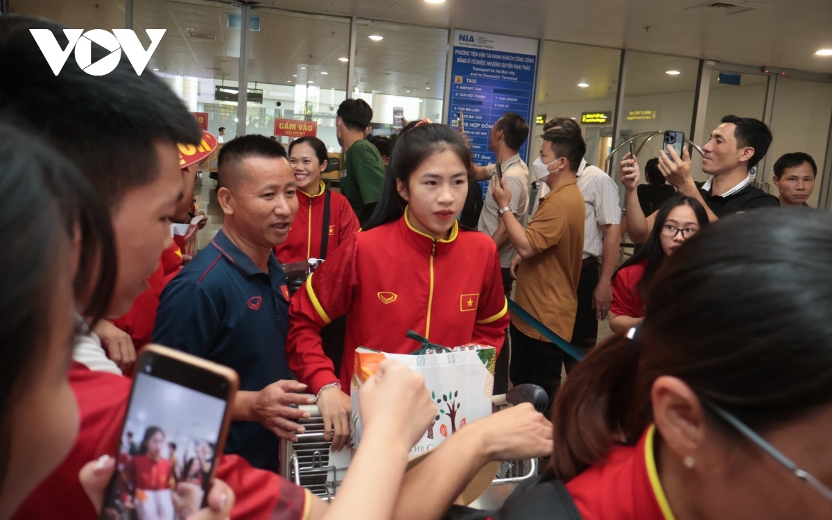 footballers receive warm welcome after concluding women s world cup campaign picture 5