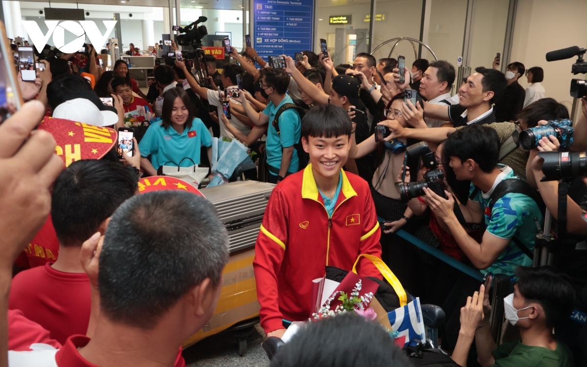 footballers receive warm welcome after concluding women s world cup campaign picture 8