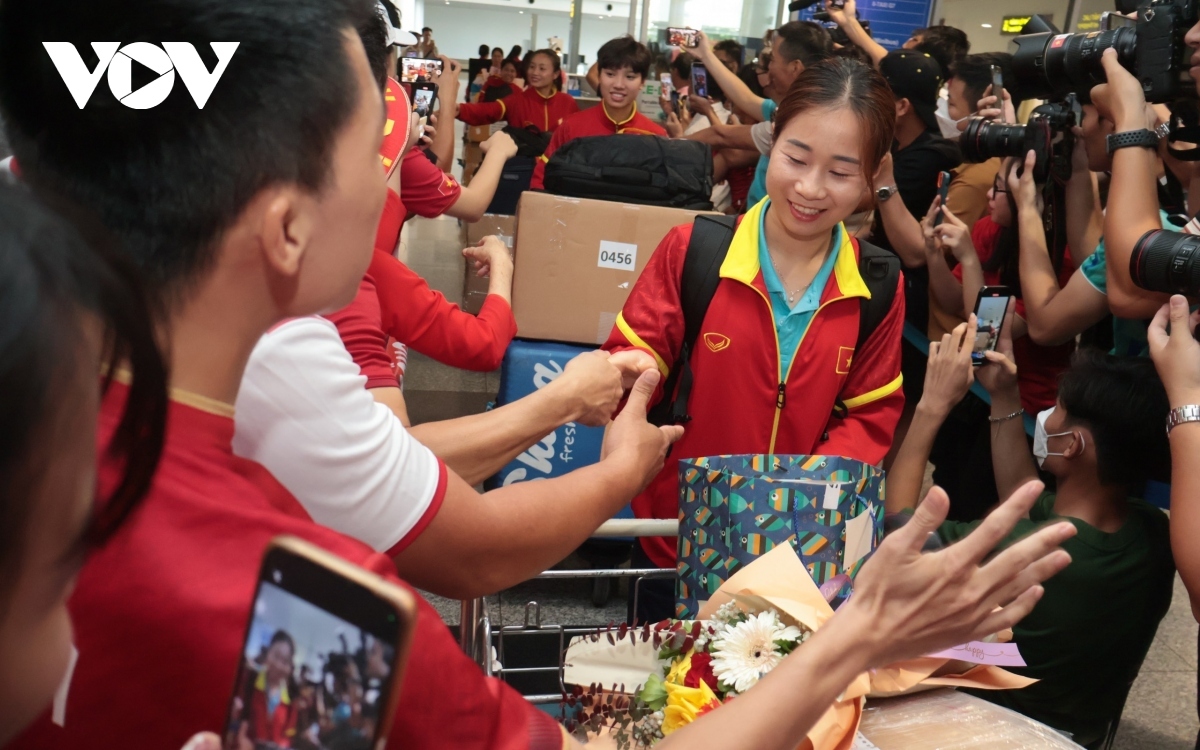 footballers receive warm welcome after concluding women s world cup campaign picture 9