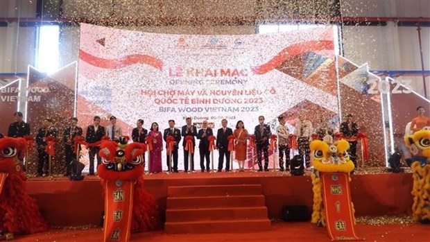 int l wood material, woodworking machinery fair opens in binh duong picture 1
