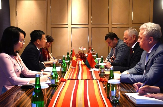 vietnam s delegation meets with foreign representatives on sidelines of aipa-44 picture 1