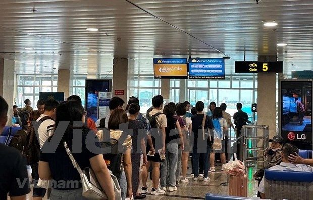tan son nhat int l airport to see huge load on national day holiday picture 1