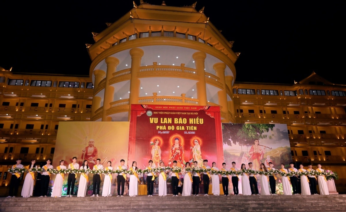 vu lan festival in full swing in vietnam to show people s gratitude to parents picture 1 vu lan festival in full swing in vietnam to show people s gratitude to parents picture 1