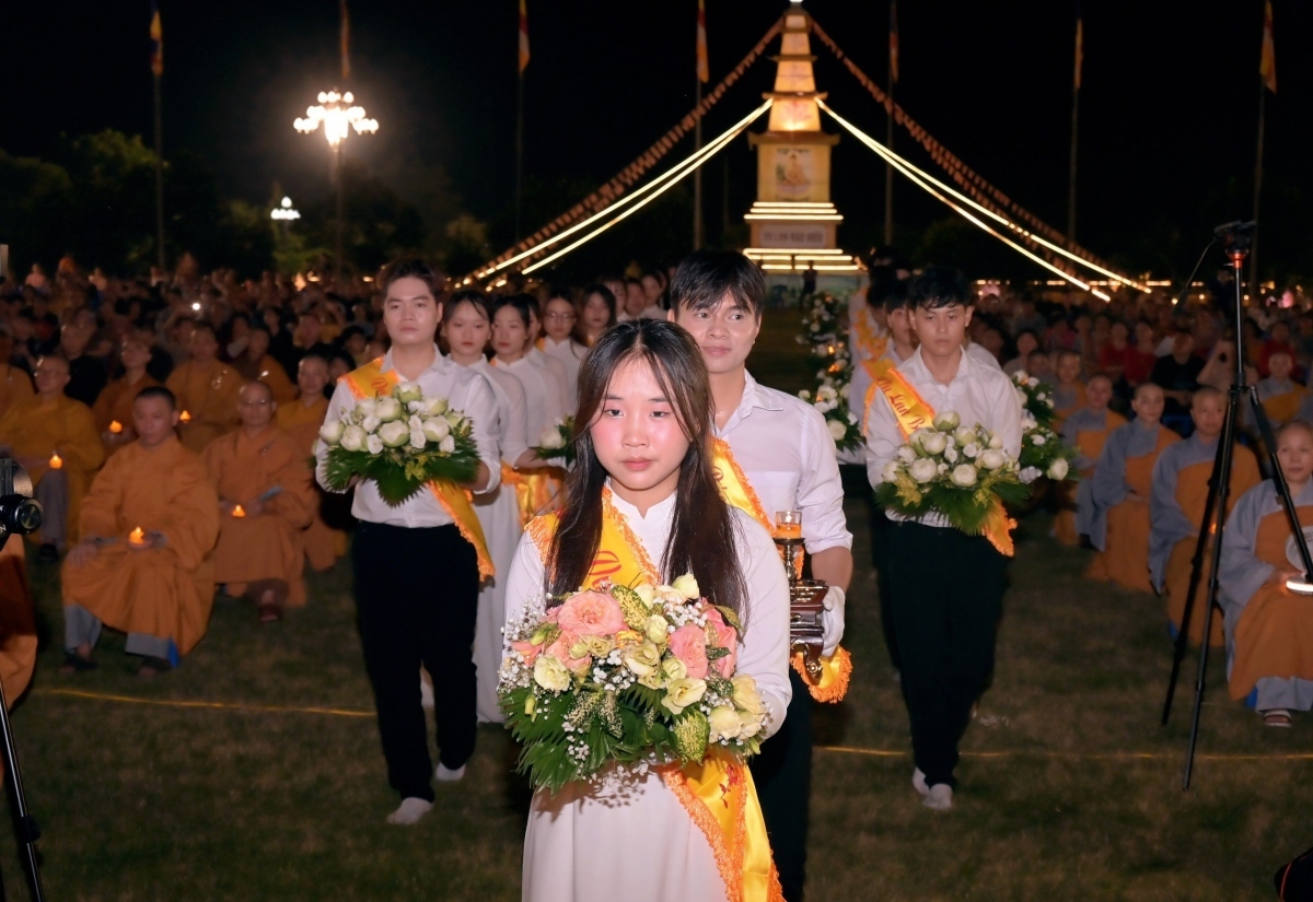 vu lan festival in full swing in vietnam to show people s gratitude to parents picture 3 vu lan festival in full swing in vietnam to show people s gratitude to parents picture 3