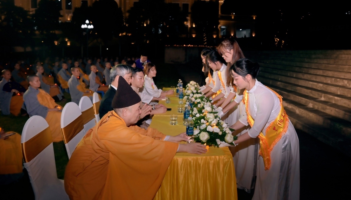 vu lan festival in full swing in vietnam to show people s gratitude to parents picture 5 vu lan festival in full swing in vietnam to show people s gratitude to parents picture 5