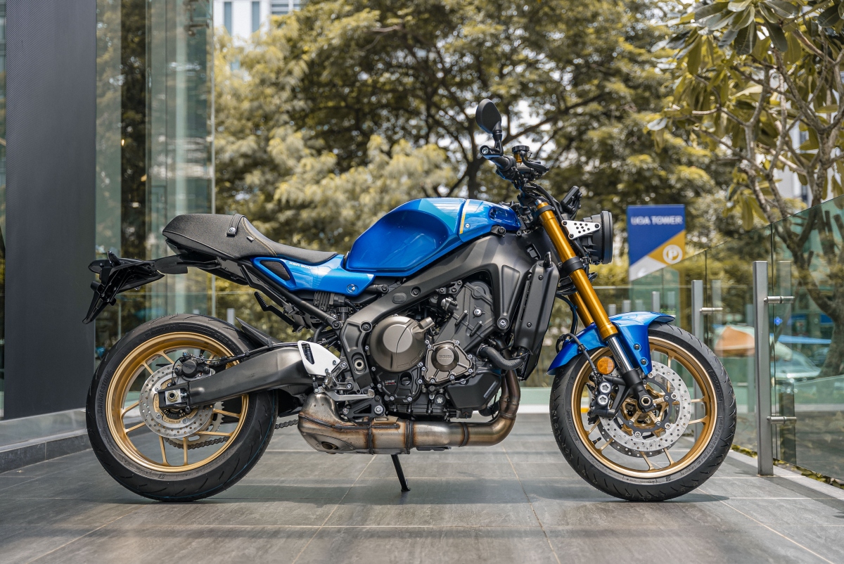 Yamaha XSR900 Blue