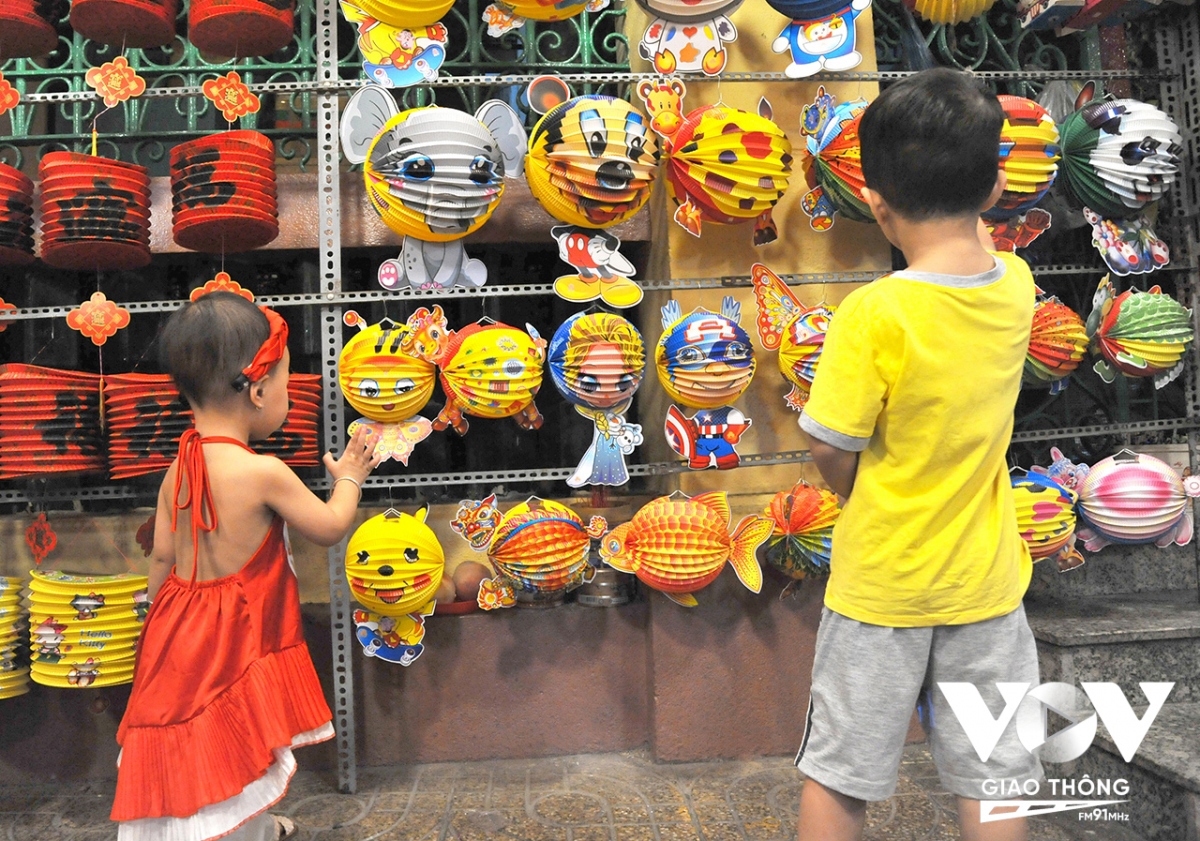 early mid-autumn festival atmosphere prevails in lantern town picture 12