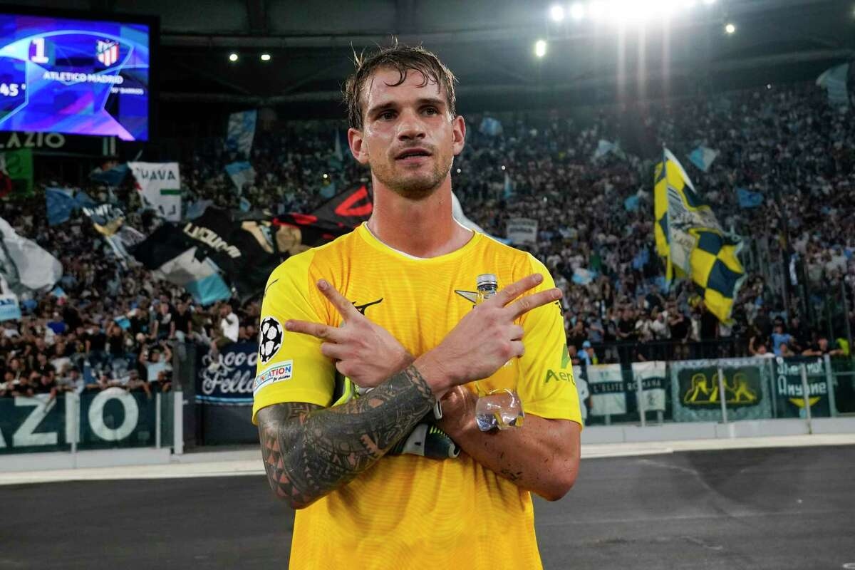 thủ môn đánh đầu ghi bàn, cứu lazio thoát thua ngày mở màn cúp c1 châu Âu hình ảnh 3 thu mon danh dau ghi ban, cuu lazio thoat thua ngay mo man cup c1 chau Au hinh anh 3