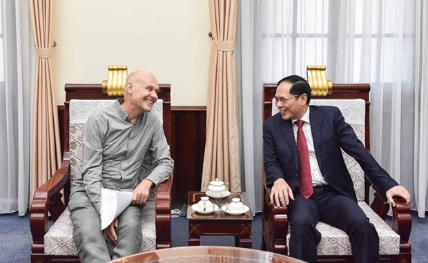 foreign minister hosts dutch ambassador picture 1