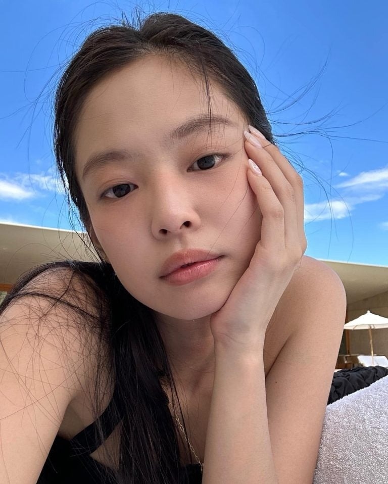 Jennie Blackpink khoe mặt mộc xinh đẹp trong loạt ảnh mới