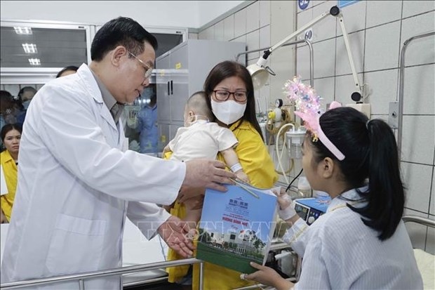 na chairman offers incense to fire victims in hanoi picture 1