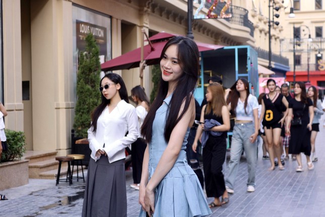 discovering european street style in the heart of hanoi picture 2