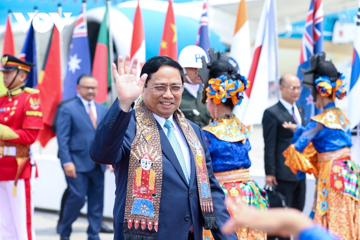 pm pham minh chinh arrives in jakarta for asean summit picture 2