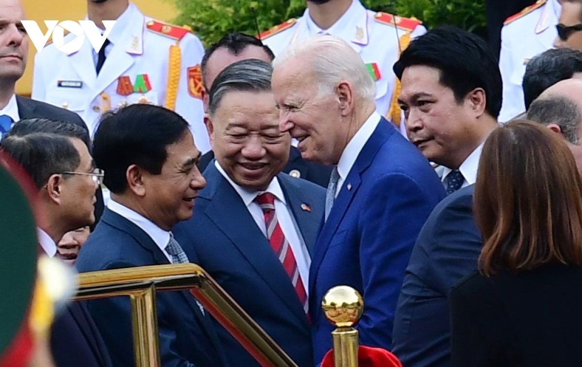 vietnamese party leader and us president hold high-level talks in hanoi picture 4