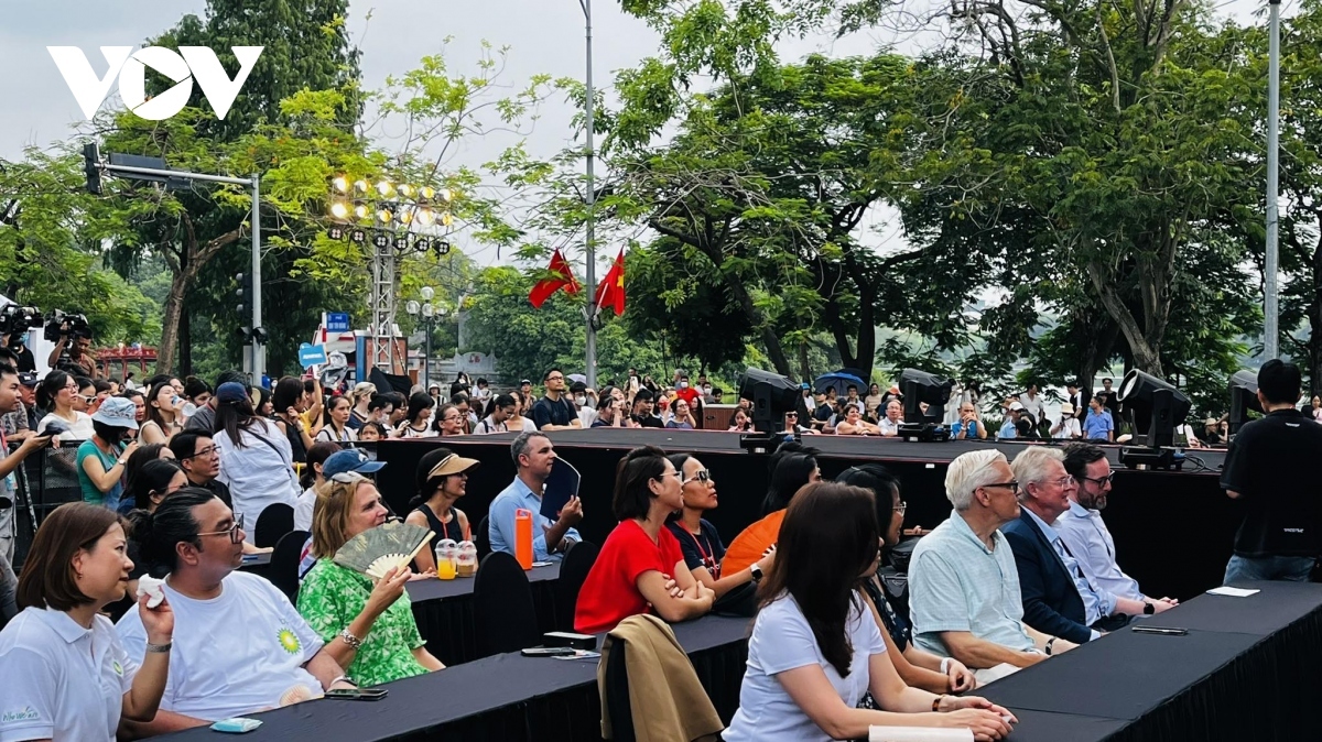 band 911 entertain spectators at uk festival 2023 in hanoi picture 5 band 911 entertain spectators at uk festival 2023 in hanoi picture 5