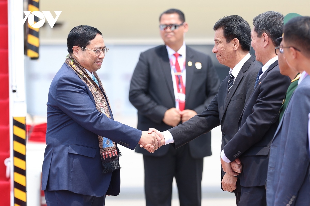 pm pham minh chinh arrives in jakarta for asean summit picture 5