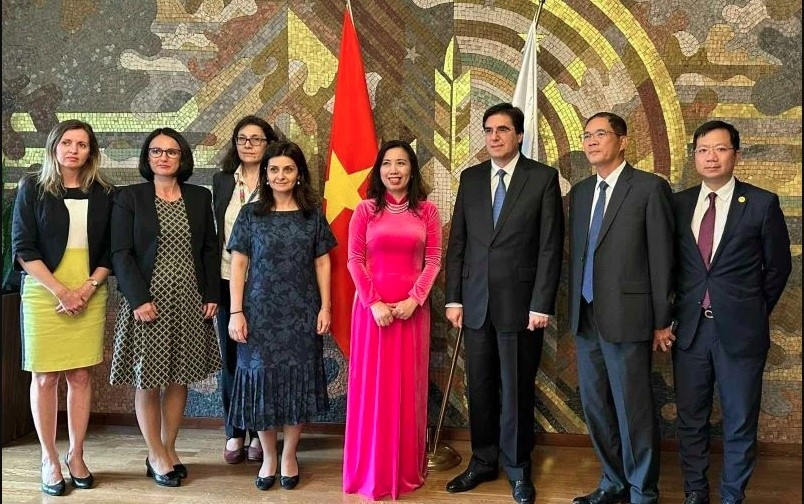 vietnamese and bulgarian deputy fms compare notes on bilateral ties picture 1