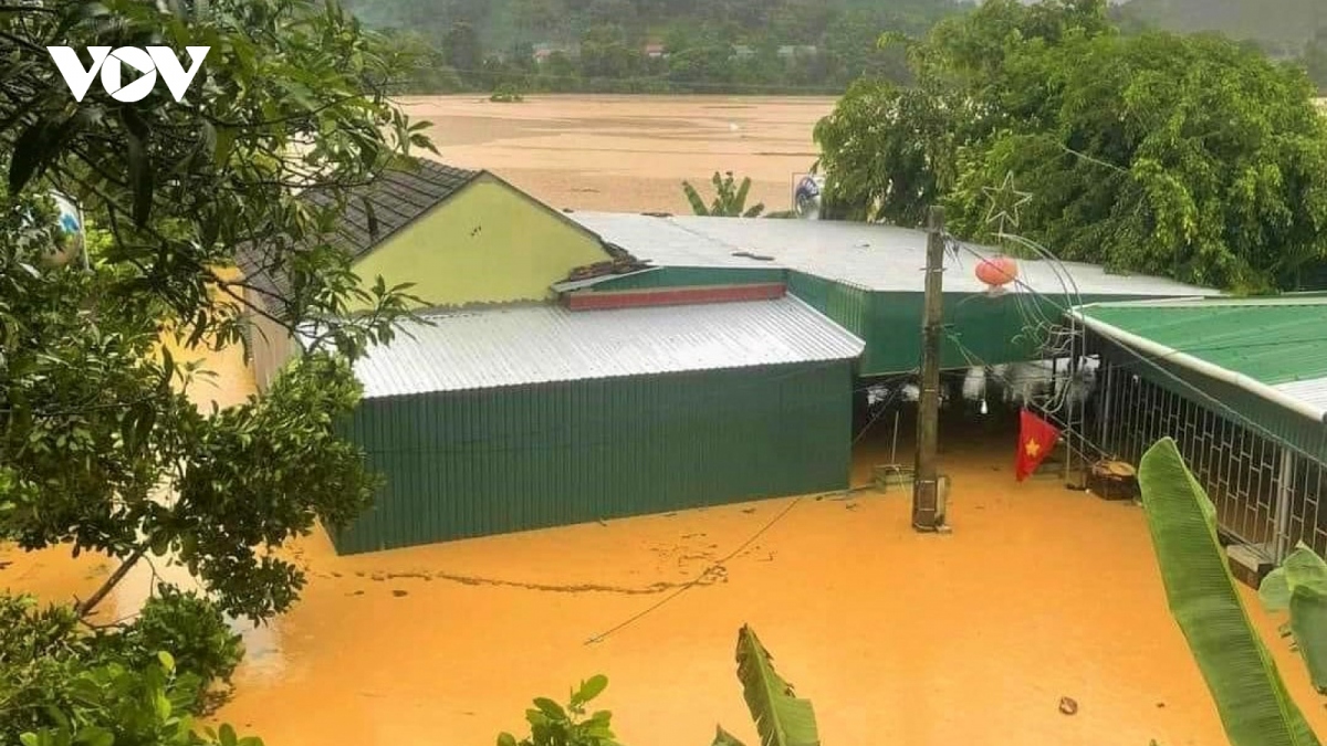 pm requests effective measures to cope with flooding, landslides picture 2
