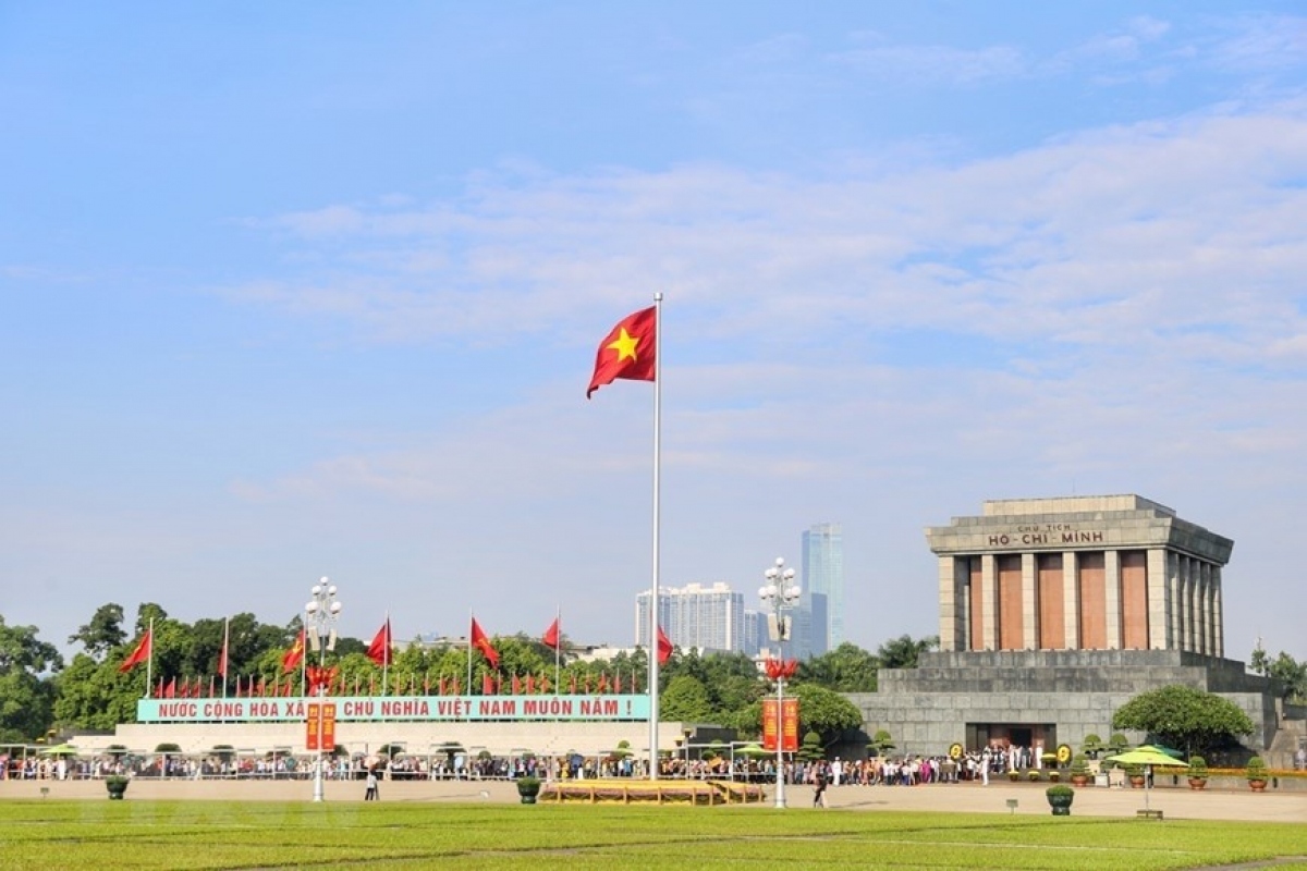 thousands visit ho chi minh mausoleum on national day picture 1