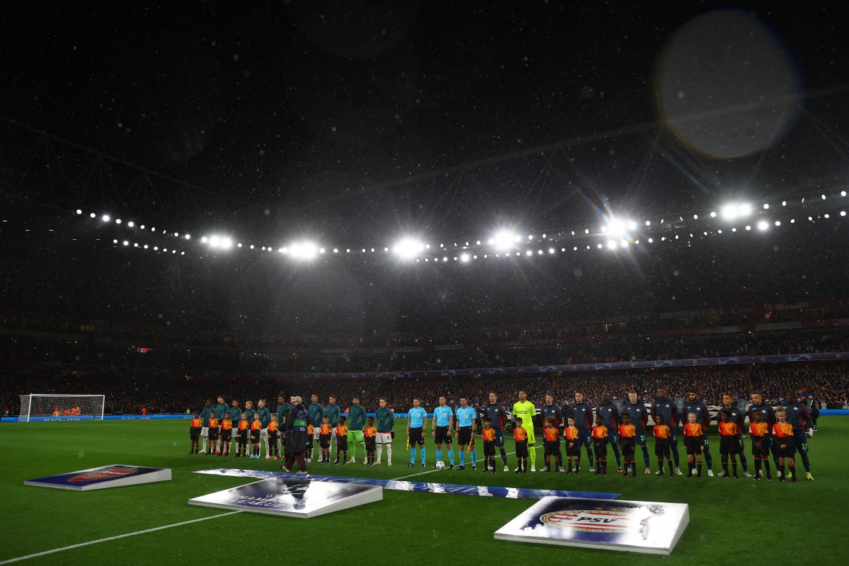 arsenal thang tung bung trong ngay tro lai cup c1 chau Au hinh anh 1