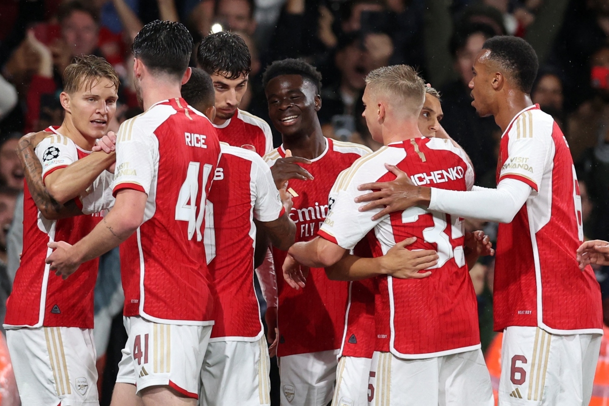 arsenal thang tung bung trong ngay tro lai cup c1 chau Au hinh anh 2