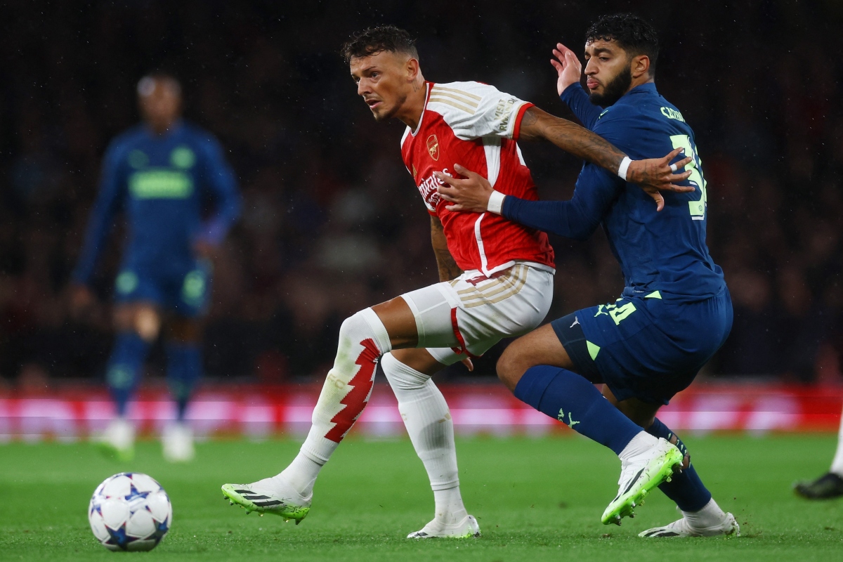 arsenal thang tung bung trong ngay tro lai cup c1 chau Au hinh anh 10