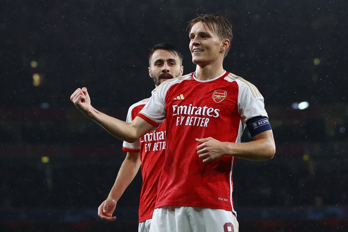 arsenal thang tung bung trong ngay tro lai cup c1 chau Au hinh anh 11