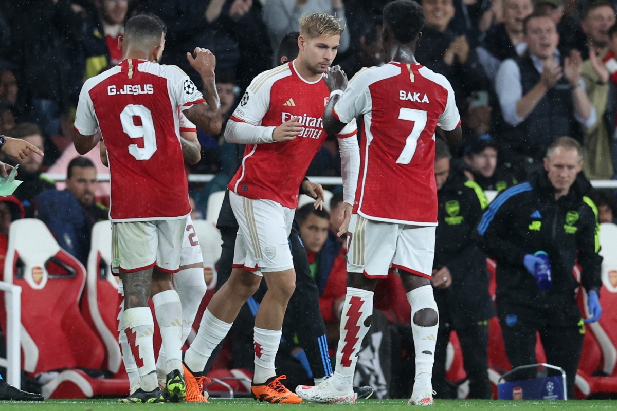arsenal thang tung bung trong ngay tro lai cup c1 chau Au hinh anh 9