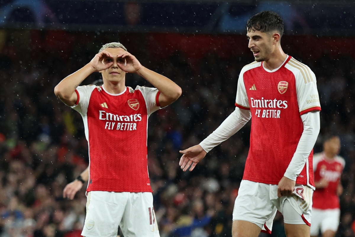 arsenal thang tung bung trong ngay tro lai cup c1 chau Au hinh anh 4