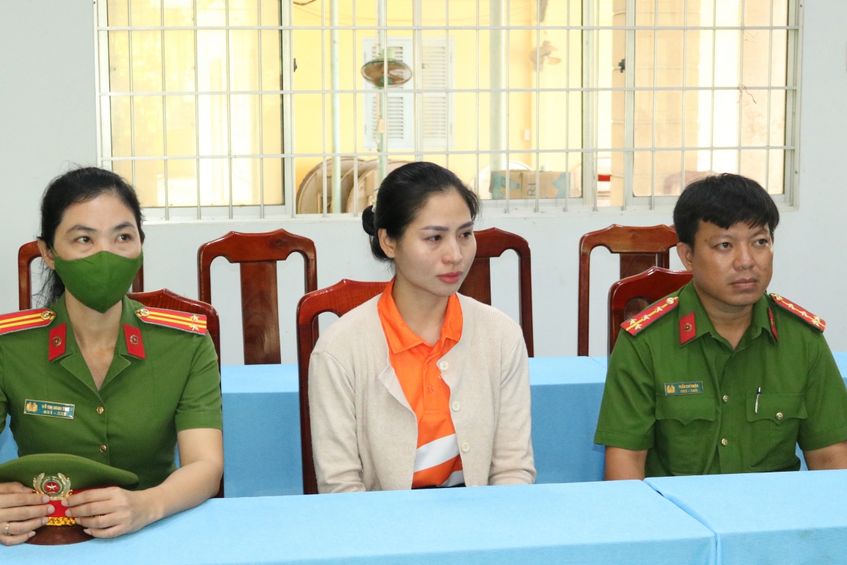 Khởi tố, bắt tạm giam Giám đốc Trung tâm đăng kiểm Trà Vinh