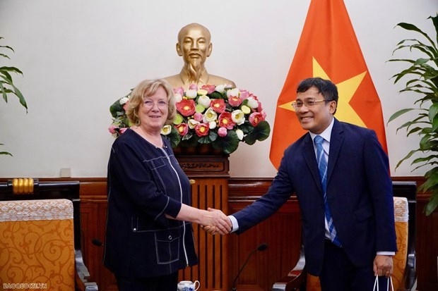 french parliamentarians applauded for contributing to vietnam-france friendship picture 1