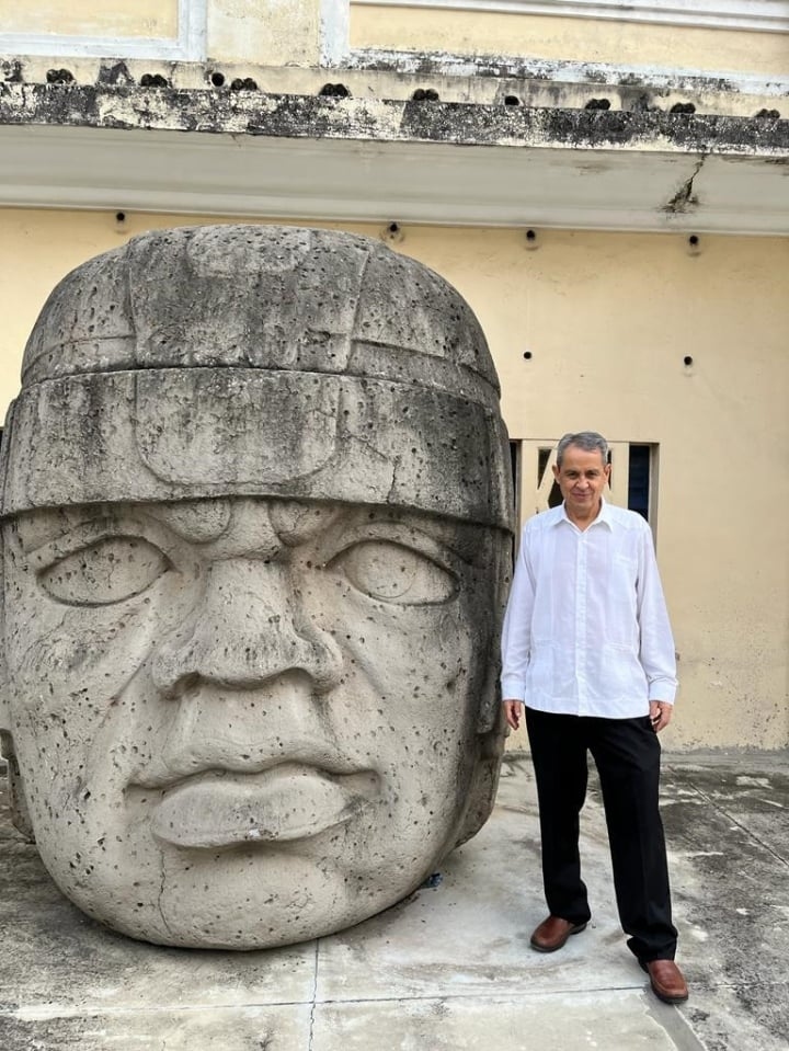trung bay ban sao tuong dau nguoi khong lo olmec tai tp.hcm hinh anh 2