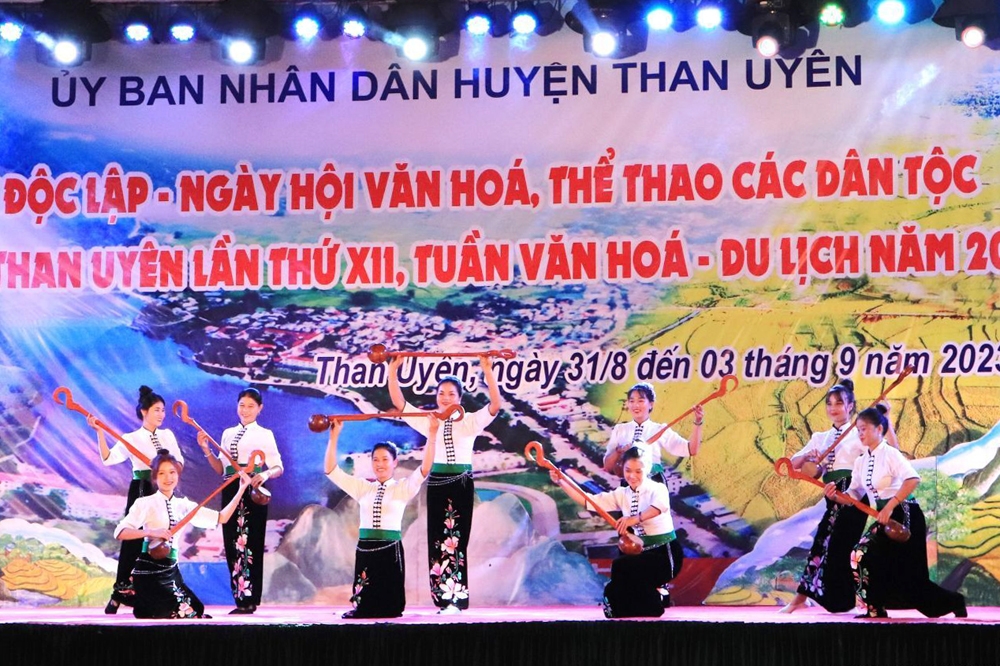 Lai Châu khai mạc chương trình nghệ thuật mừng Tết Độc lập 2/9