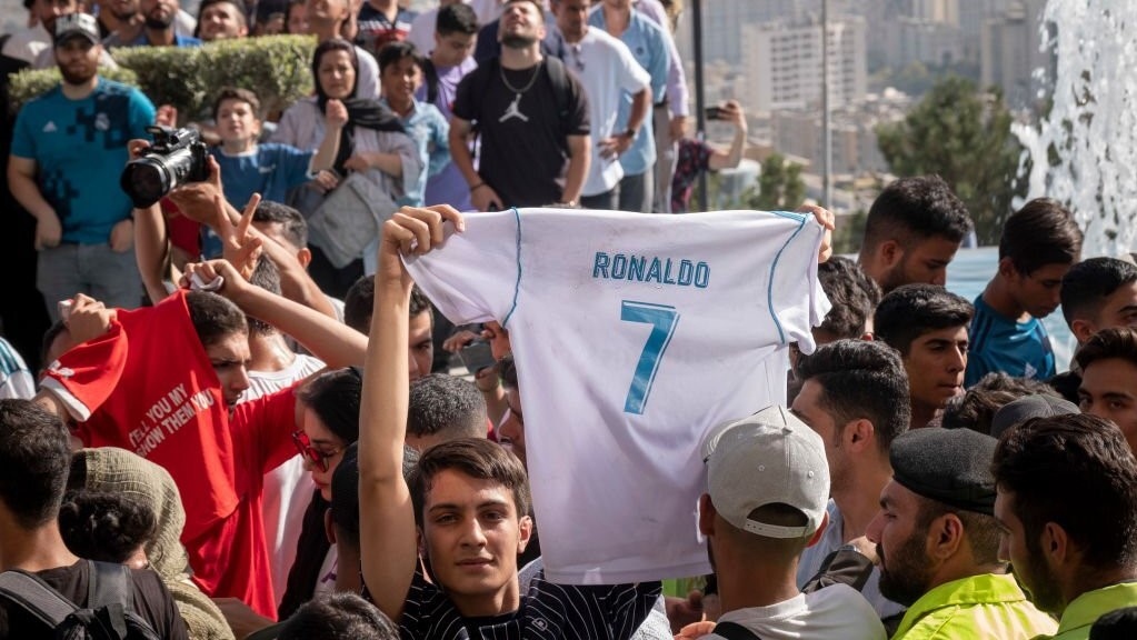 The Influence of Cristiano Ronaldo on Iran's Football Fervor 16