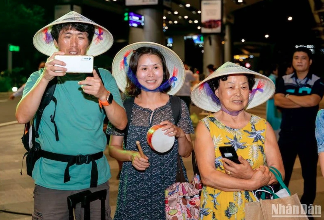 foreigners excited to explore mid-autumn festival picture 2