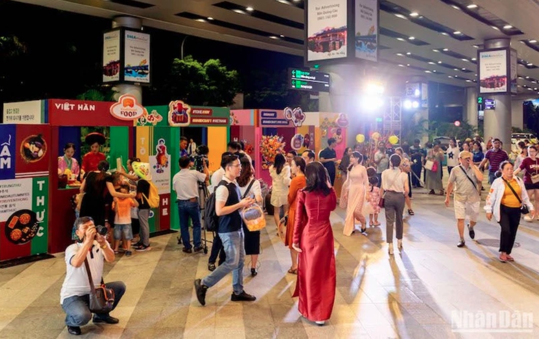 foreigners excited to explore mid-autumn festival picture 3