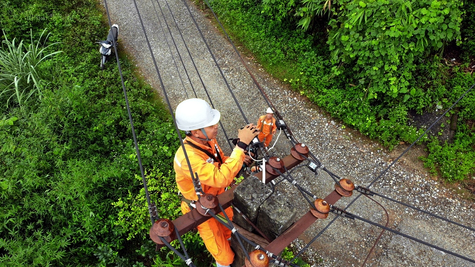 Điện lực Hòa Bình: Nhiều giải pháp nâng chất lượng cấp điện phục vụ khách hàng