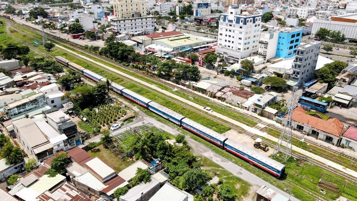 lam duong sat tren cao chay xuyen tam tp.hcm can nhac, tinh toan nhieu van de hinh anh 3