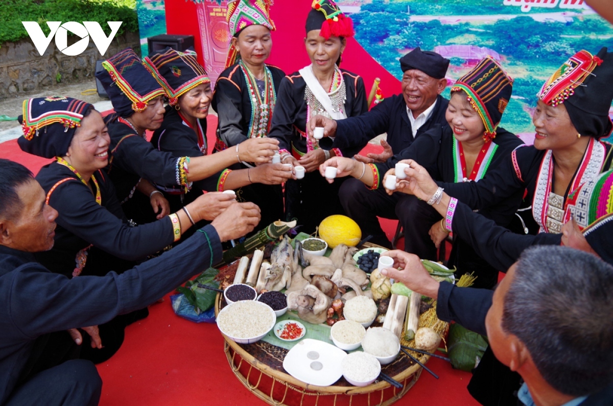 A food tray represents the Kho Mu ethnic culture and is an integral part of the important cultural occasion.