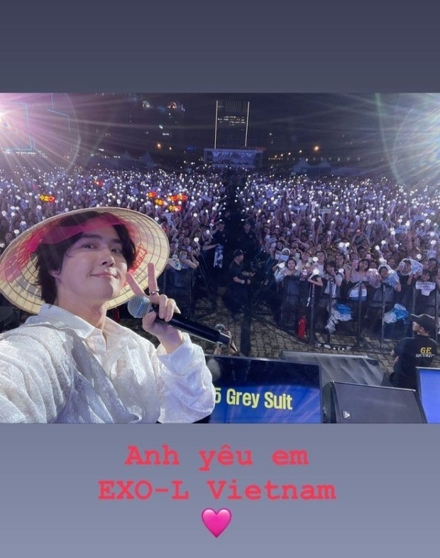 Boy band EXO stars show love for Vietnamese fans