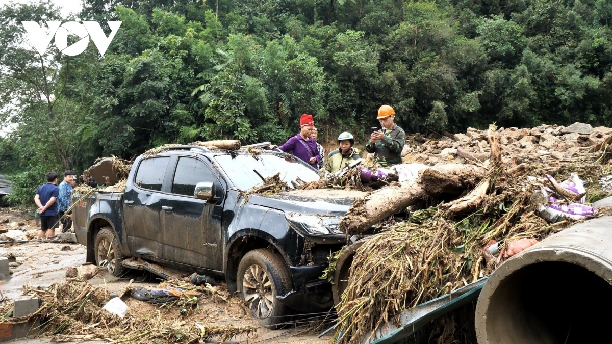 flash floods sweep away three people in northern lao cai province picture 7
